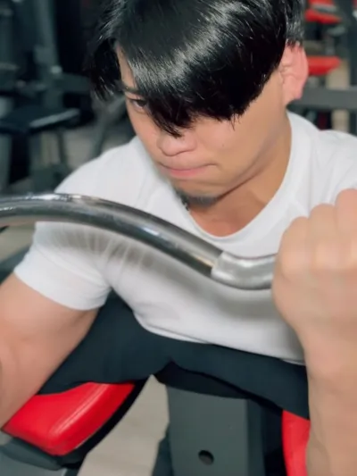 ダイキの筋トレ姿をじっくり